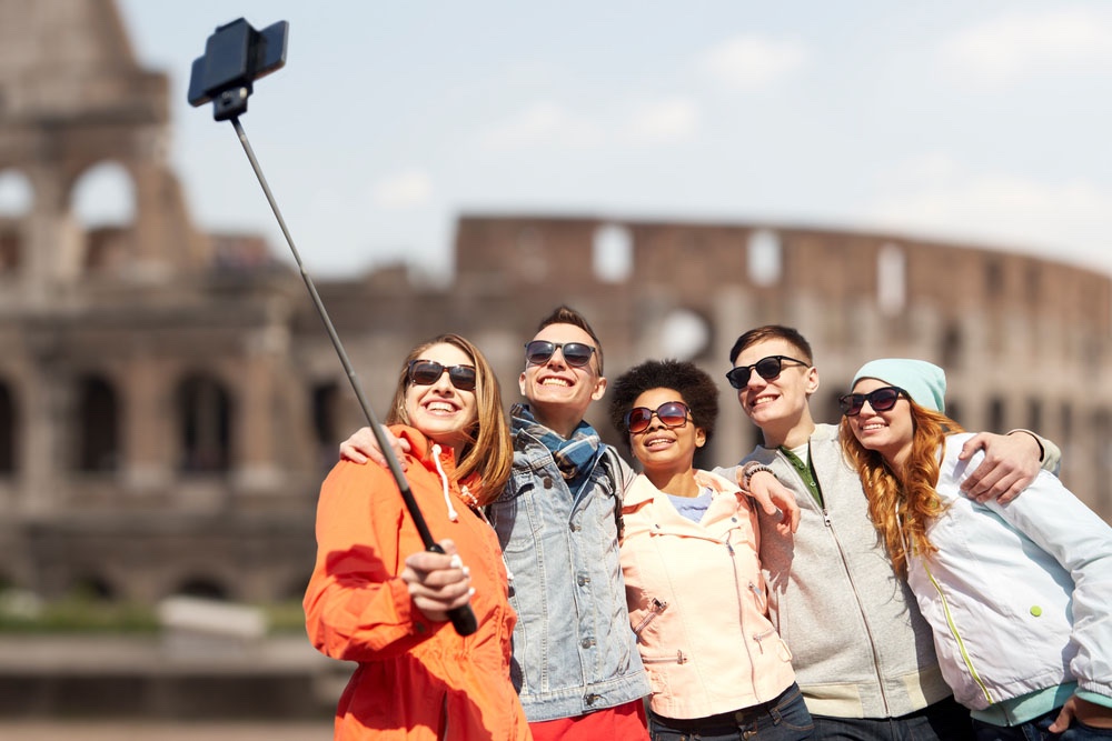 Exploring the advantages of traveling in a group